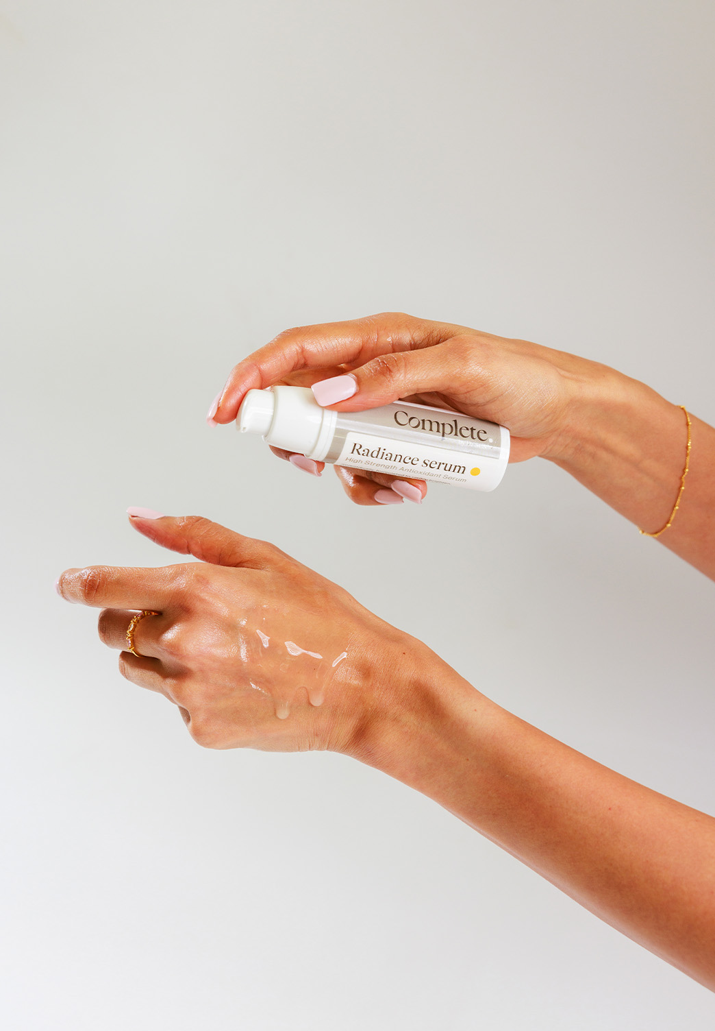 Dr-SCS-Radiance-Serum-Hand